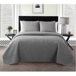 VCNY Home Caroline Embossed Quilt Set, Gray
